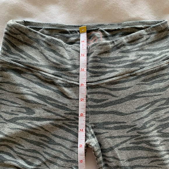 Aritzia TNA Leggings in Tiger Print - Picture 9 of 9